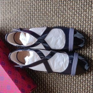 Tory Burch Amble 35MM Soft Patent Criss Cross Contrast Cap Toe Block Heel